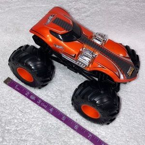 Hotwheels monster trucks orange corvette 1:24 2018